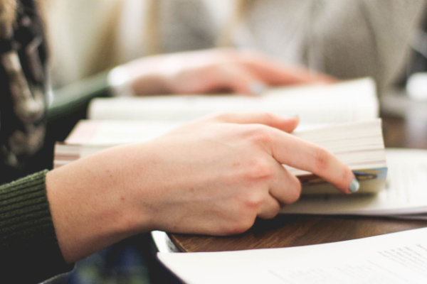 替换的英文-SCI论文写作:五个学术文章中不该出现的英文单词