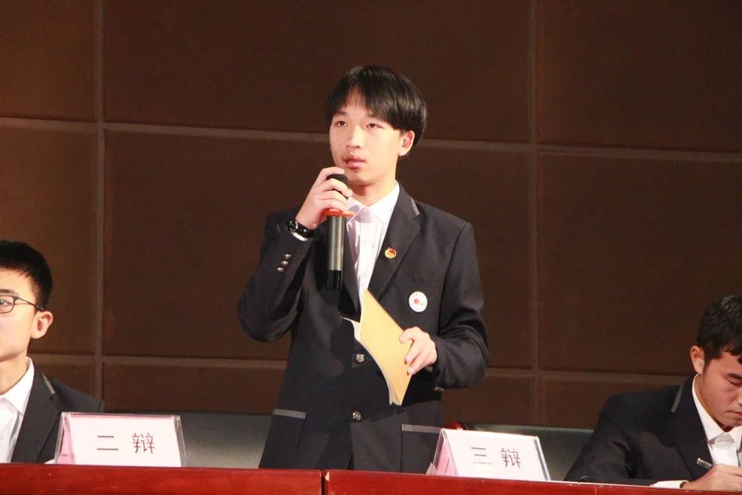 嘟嘟唇丰唇照片对比照_光唇唇鱼养殖_唇枪舌战
