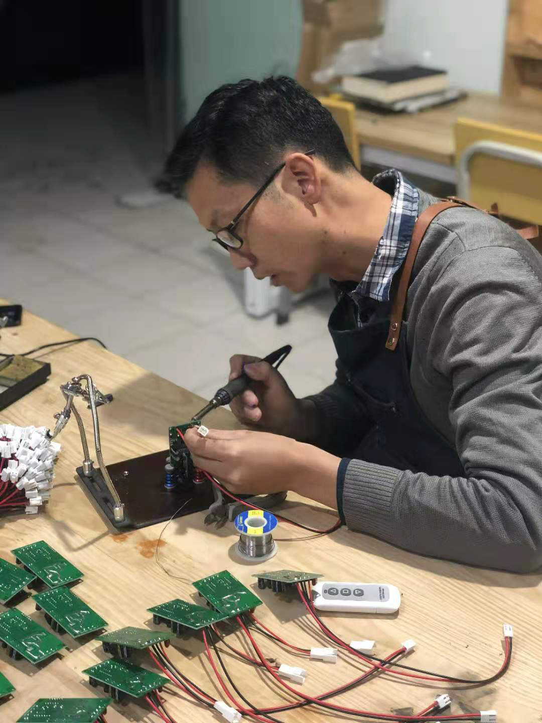 画堂春·外湖莲子长参差_烟柳画桥 风帘翠幕 参差十万人家_参差的拼音